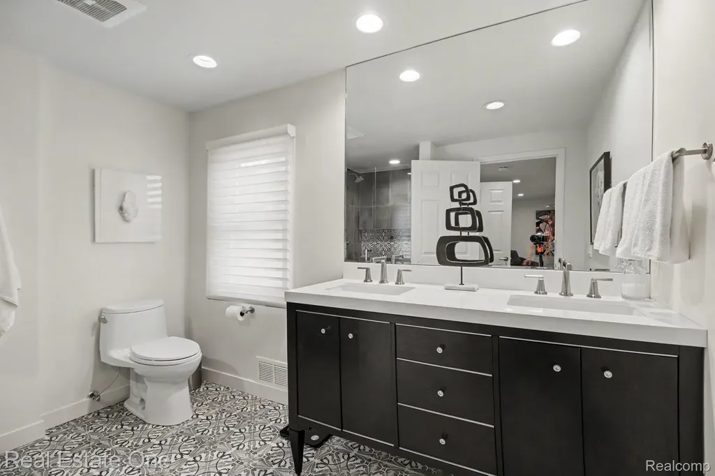 5963 Barnstable Court West Bloomfield Charter Township MI 48322