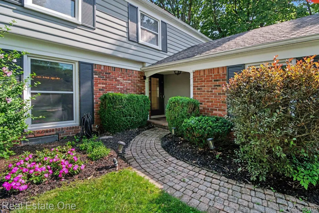 5963 Barnstable Court West Bloomfield Charter Township MI 48322