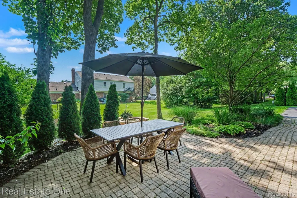 5963 Barnstable Court West Bloomfield Charter Township MI 48322