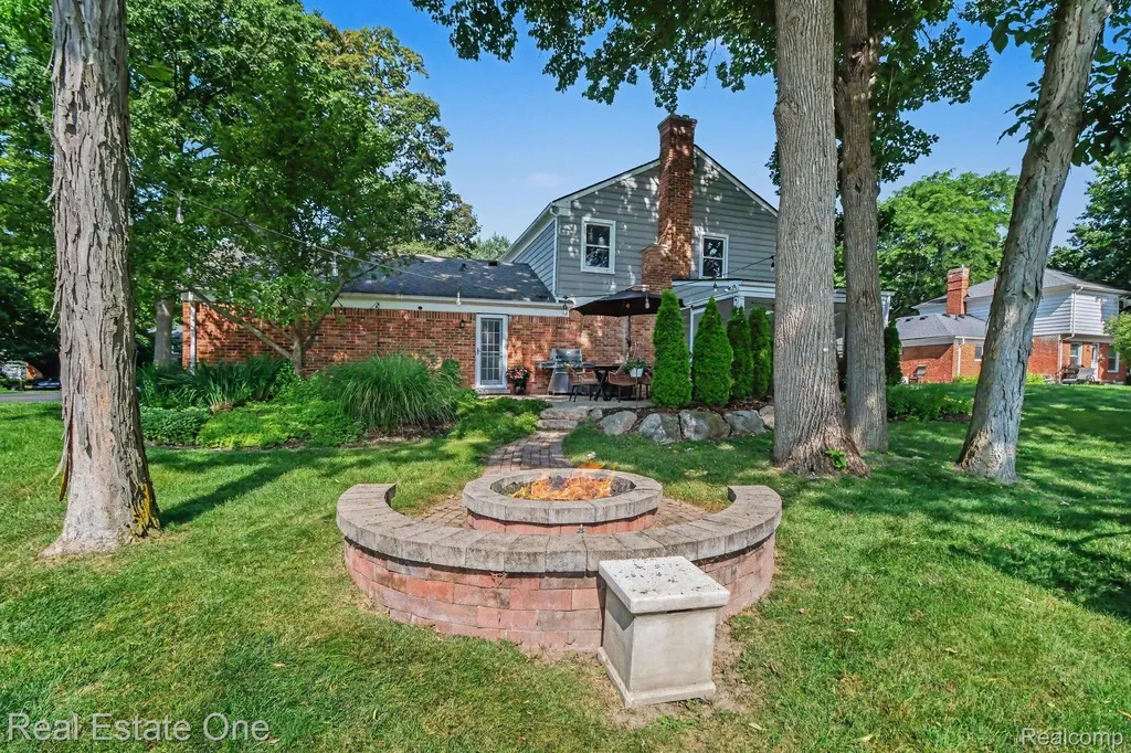 5963 Barnstable Court West Bloomfield Charter Township MI 48322
