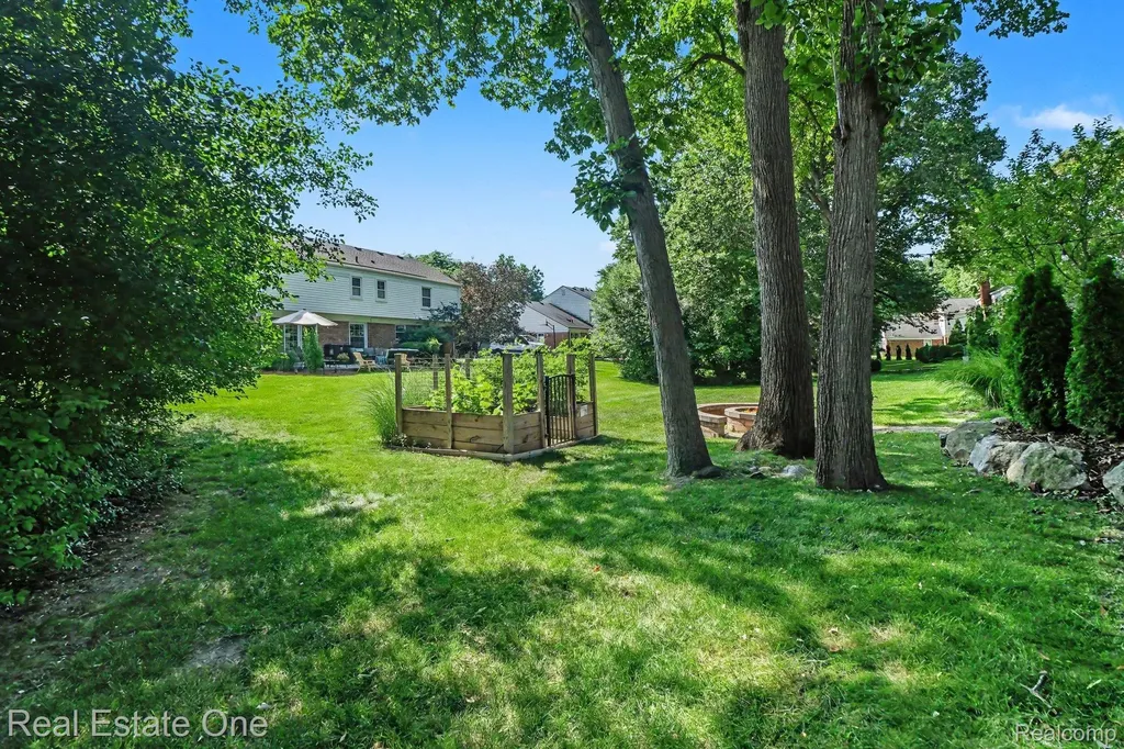 5963 Barnstable Court West Bloomfield Charter Township MI 48322