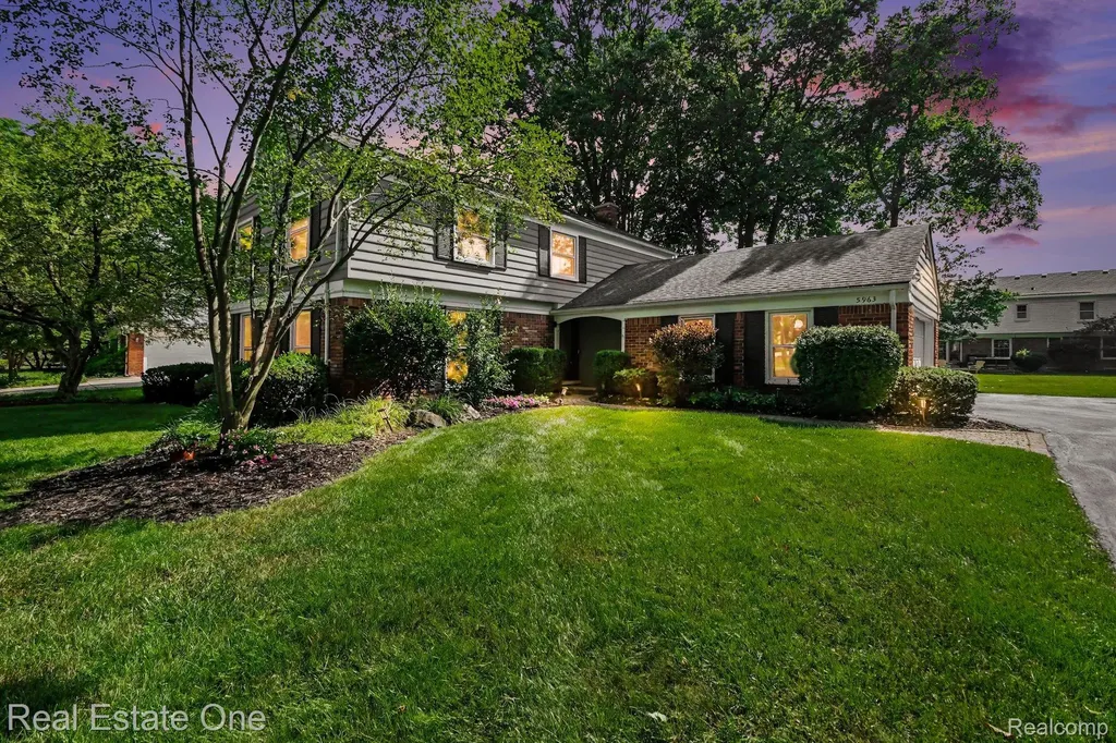 5963 Barnstable Court West Bloomfield Charter Township MI 48322