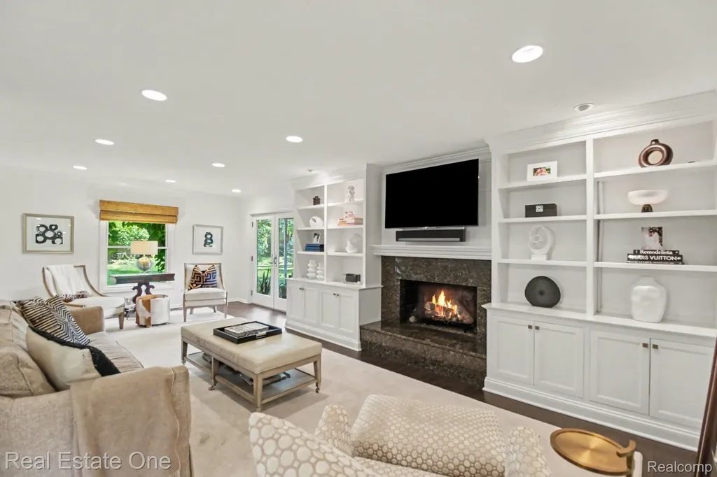 5963 Barnstable Court West Bloomfield Charter Township MI 48322