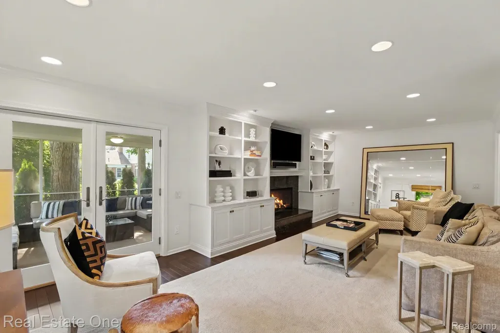 5963 Barnstable Court West Bloomfield Charter Township MI 48322