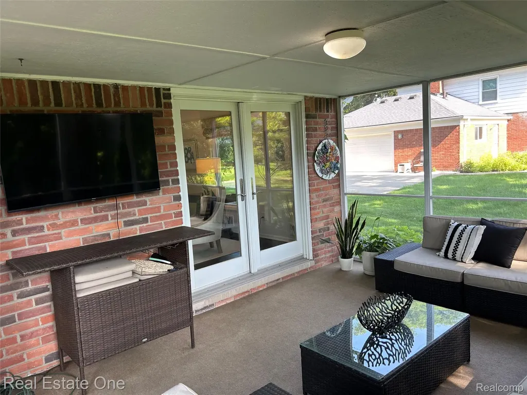 5963 Barnstable Court West Bloomfield Charter Township MI 48322