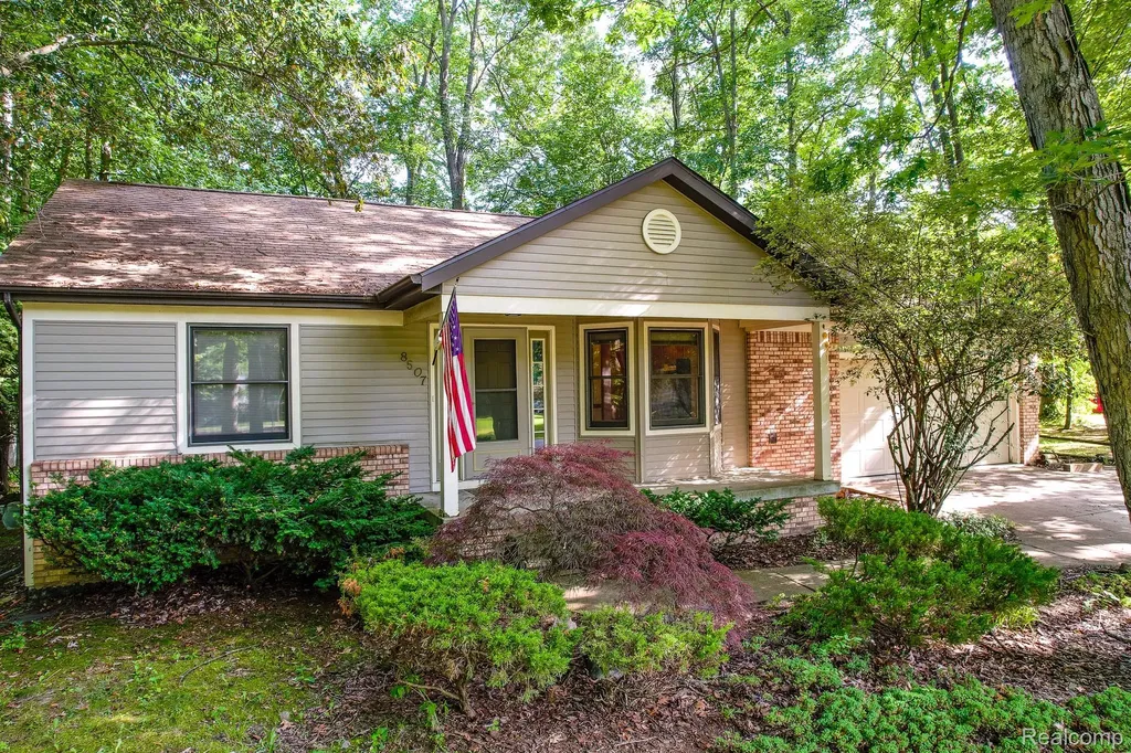 8507 Pineview Lake Drive Argentine Township MI 48451