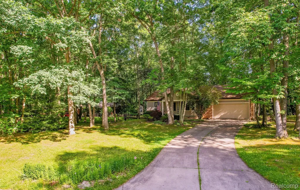 8507 Pineview Lake Drive Argentine Township MI 48451