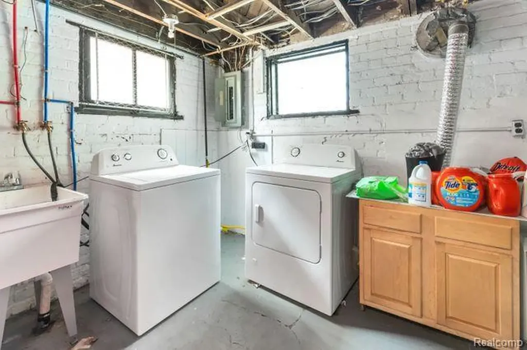 1933 11th Unit #1 Street Detroit City MI 48216