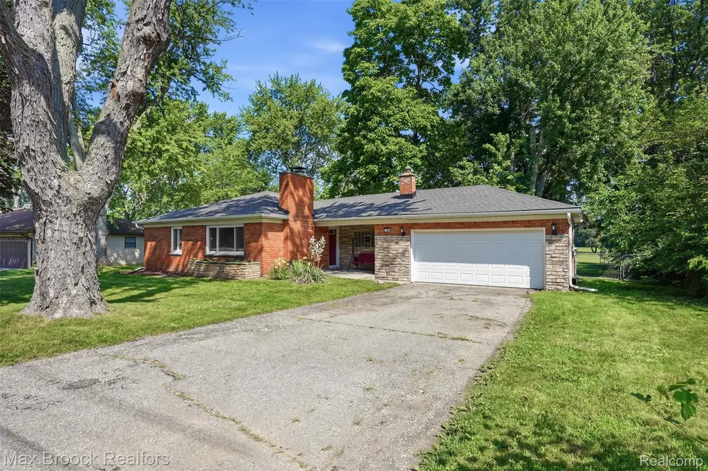 2444 Anders Drive Waterford Charter Township MI 48329