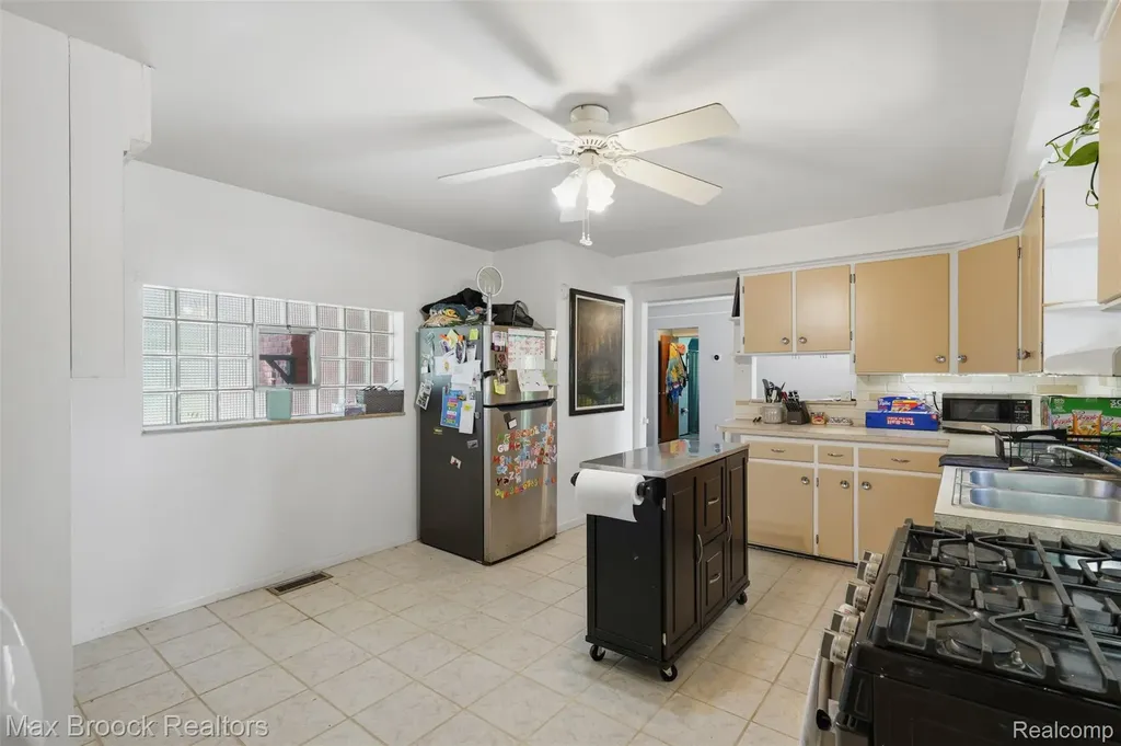2444 Anders Drive Waterford Charter Township MI 48329