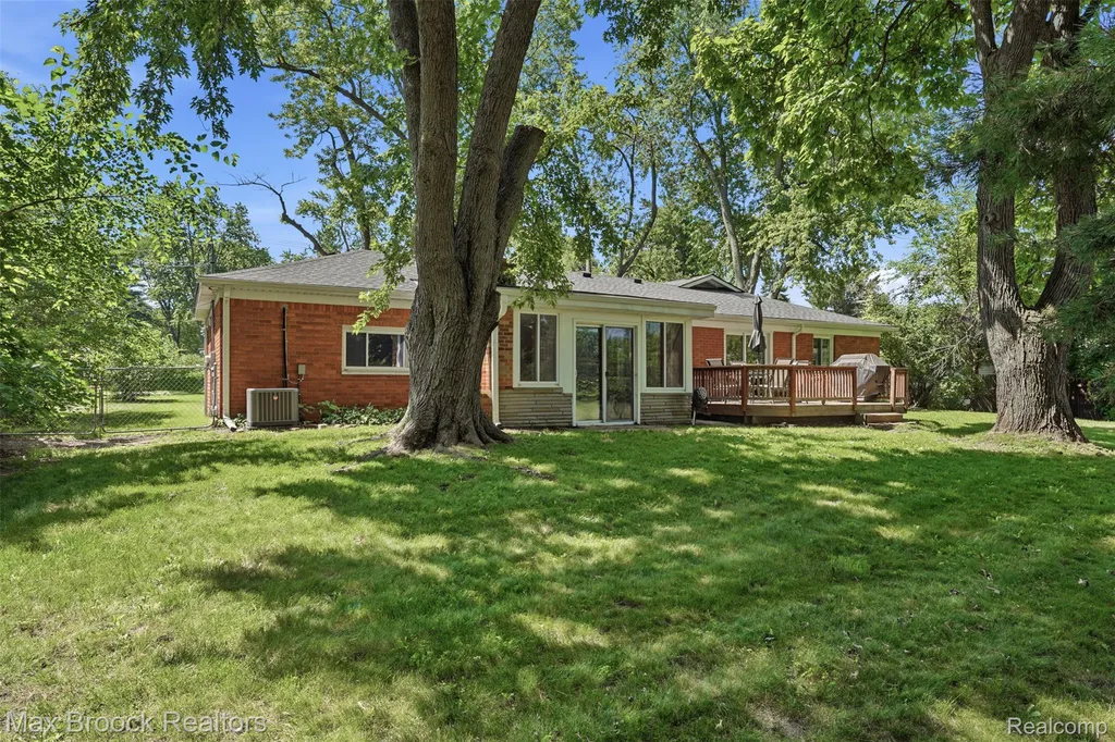 2444 Anders Drive Waterford Charter Township MI 48329
