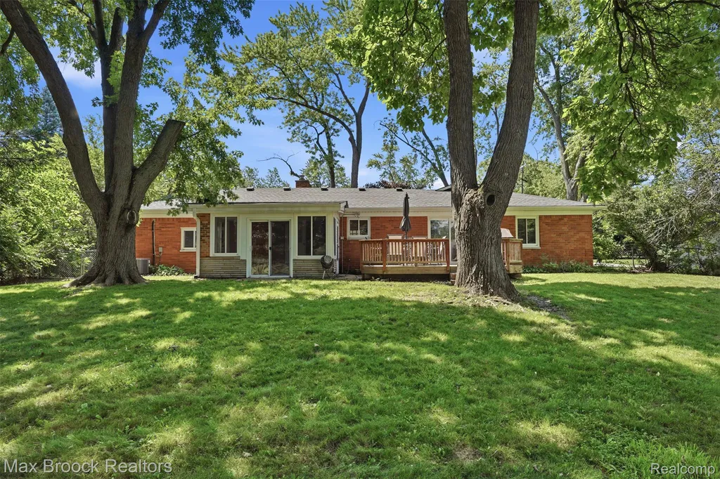 2444 Anders Drive Waterford Charter Township MI 48329