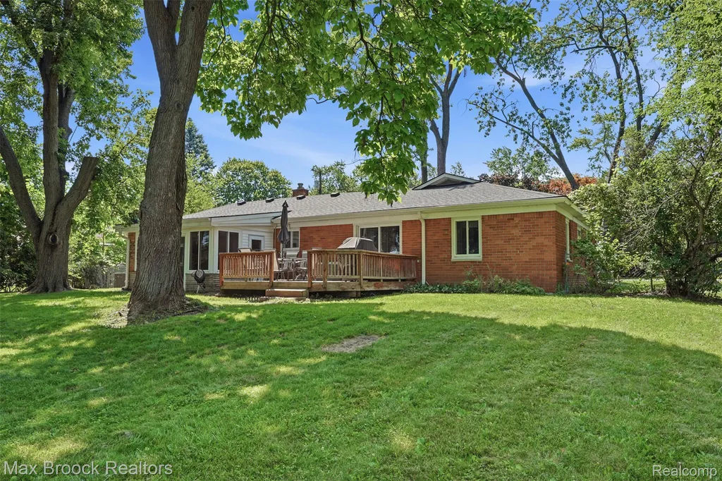 2444 Anders Drive Waterford Charter Township MI 48329