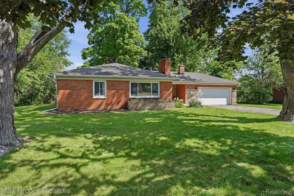 2444 Anders Drive Waterford Charter Township MI 48329