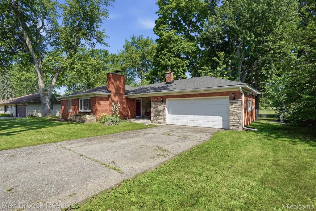 2444 Anders Drive Waterford Charter Township MI 48329
