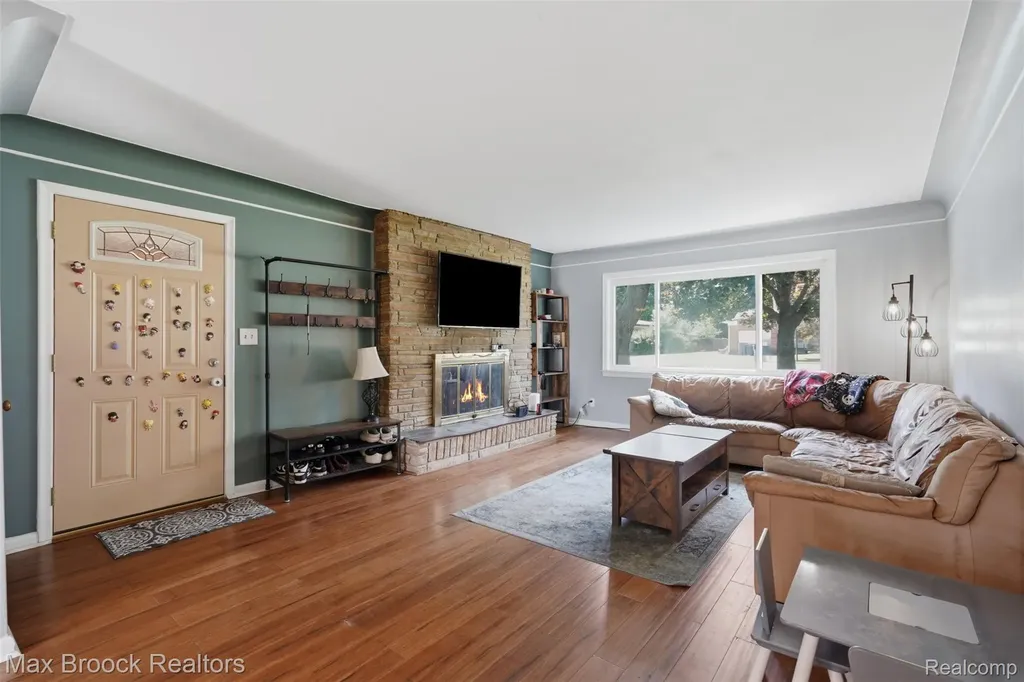 2444 Anders Drive Waterford Charter Township MI 48329