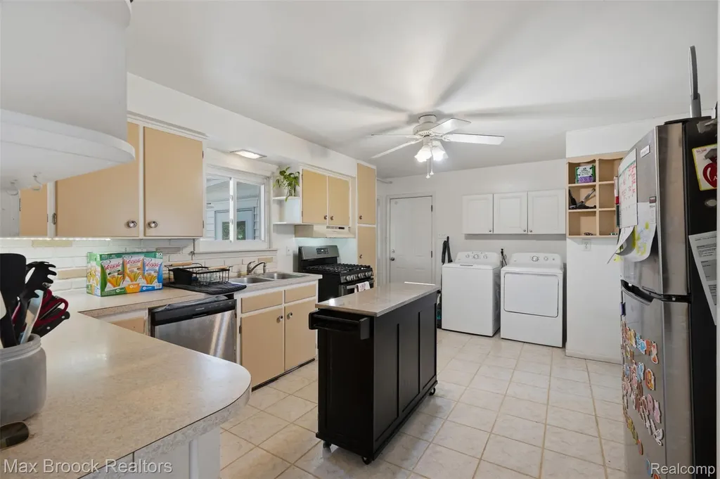 2444 Anders Drive Waterford Charter Township MI 48329