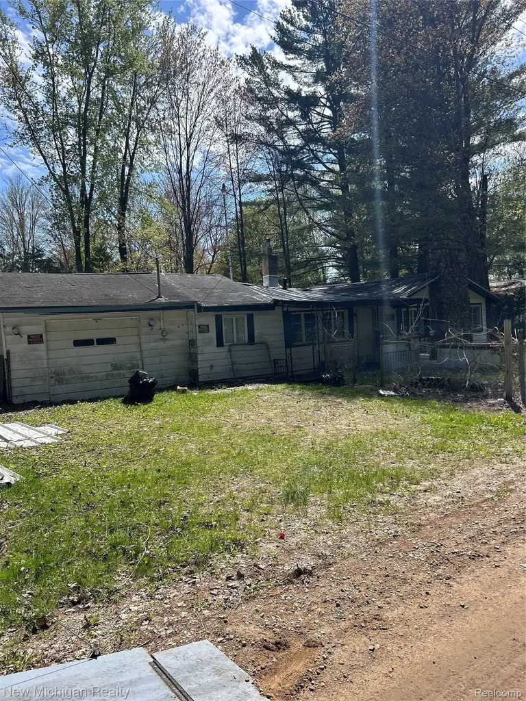 242 Hickory Street Hay Township MI 48624