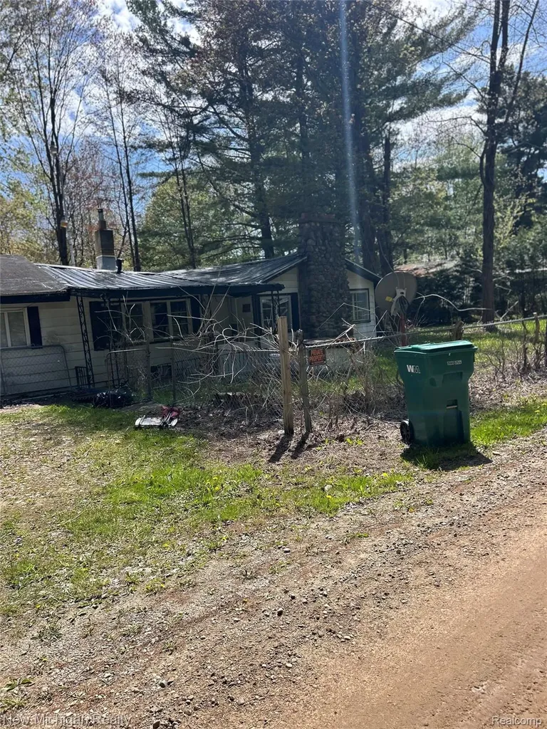 242 Hickory Street Hay Township MI 48624