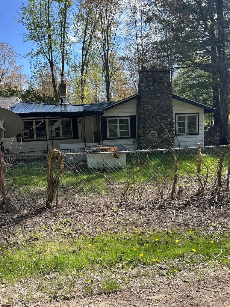 242 Hickory Street Hay Township MI 48624