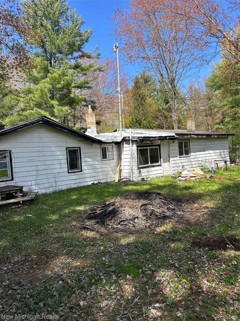 242 Hickory Street Hay Township MI 48624