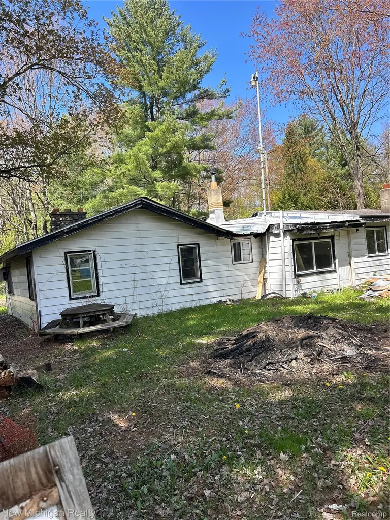 242 Hickory Street Hay Township MI 48624