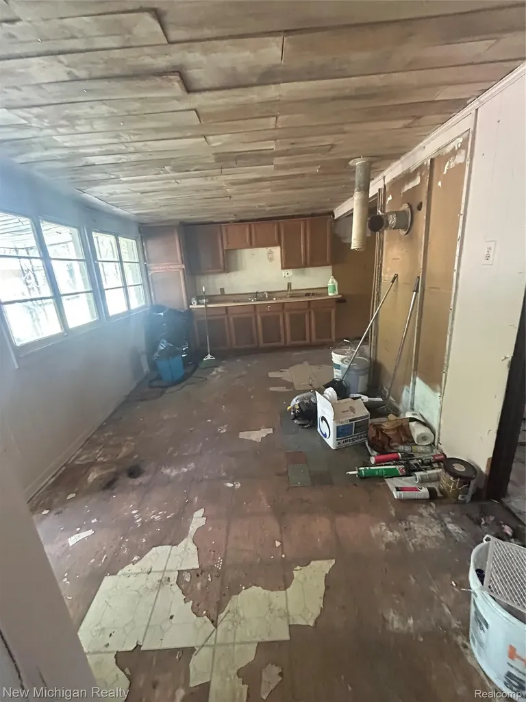 242 Hickory Street Hay Township MI 48624