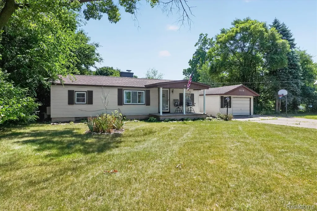 508 Deland Road Flushing City MI 48433