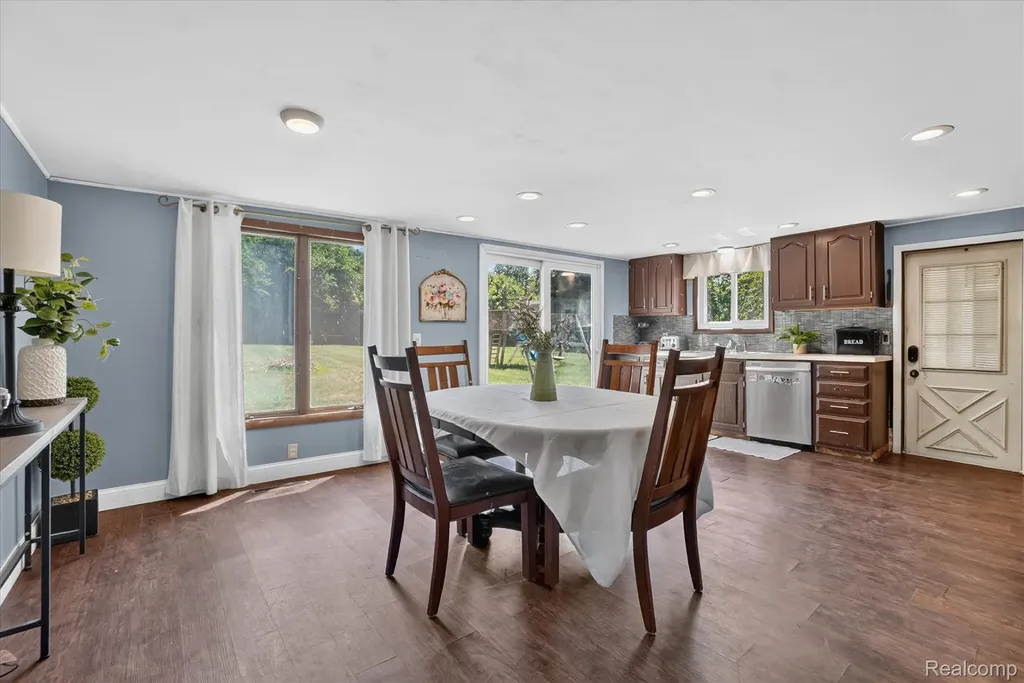508 Deland Road Flushing City MI 48433