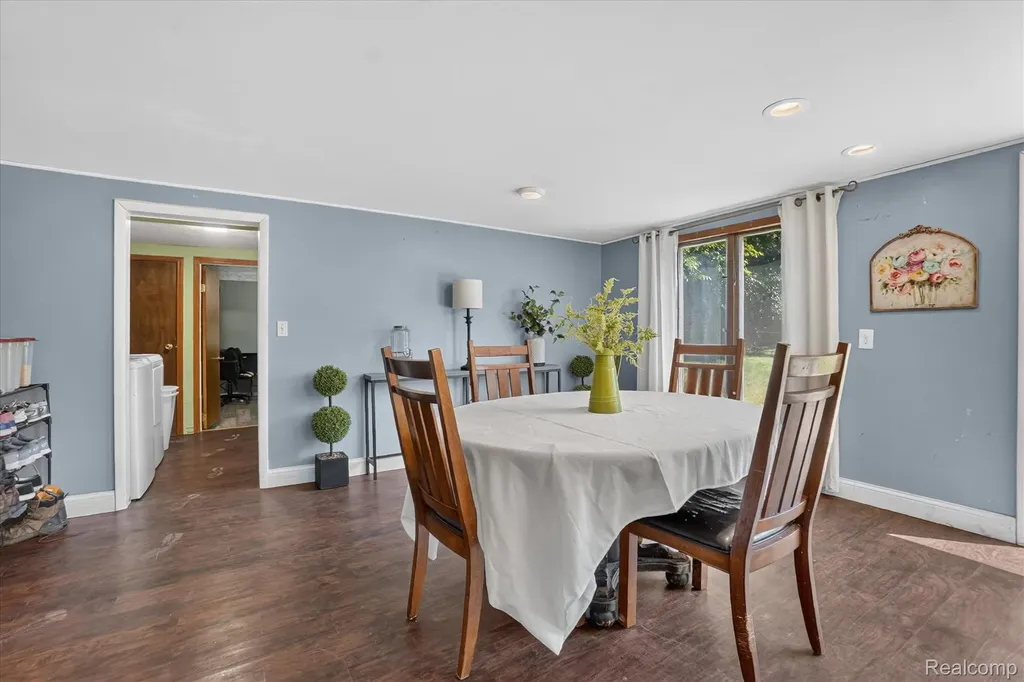 508 Deland Road Flushing City MI 48433