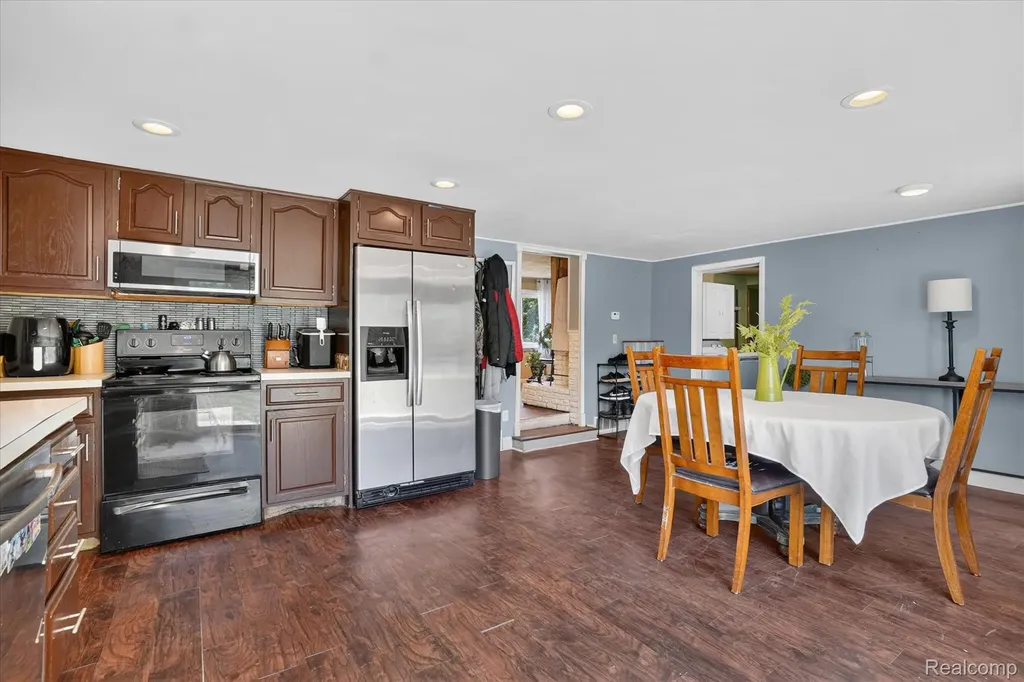 508 Deland Road Flushing City MI 48433