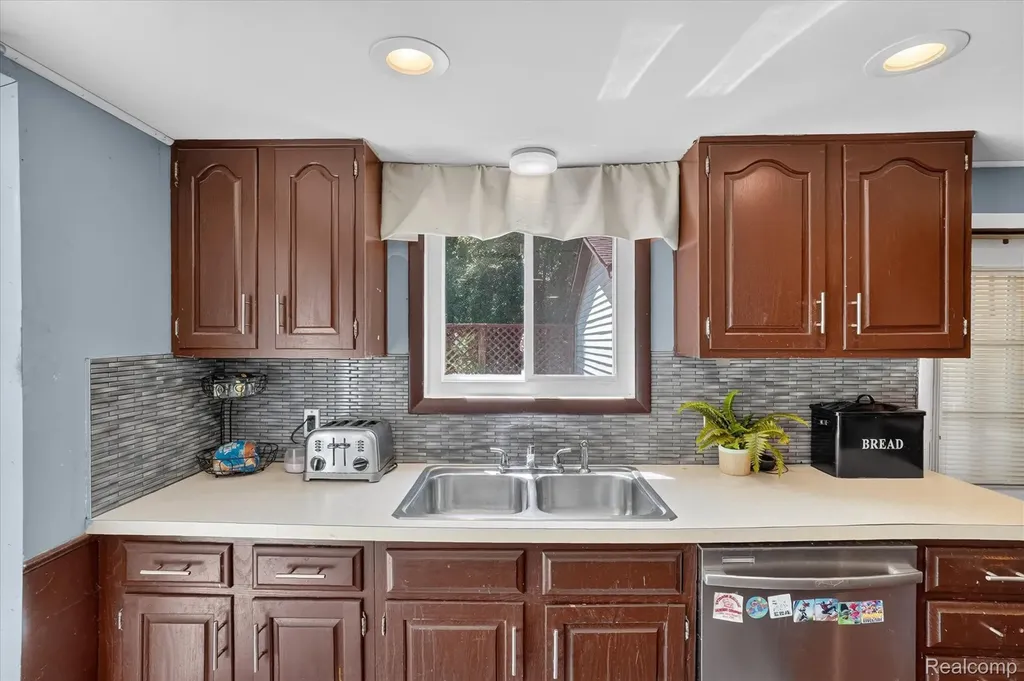 508 Deland Road Flushing City MI 48433