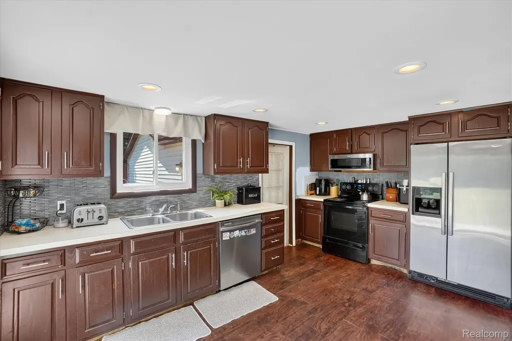 508 Deland Road Flushing City MI 48433