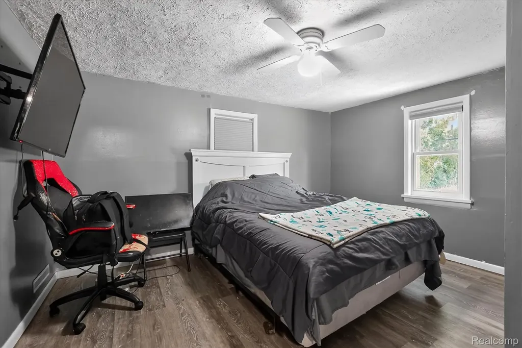 508 Deland Road Flushing City MI 48433