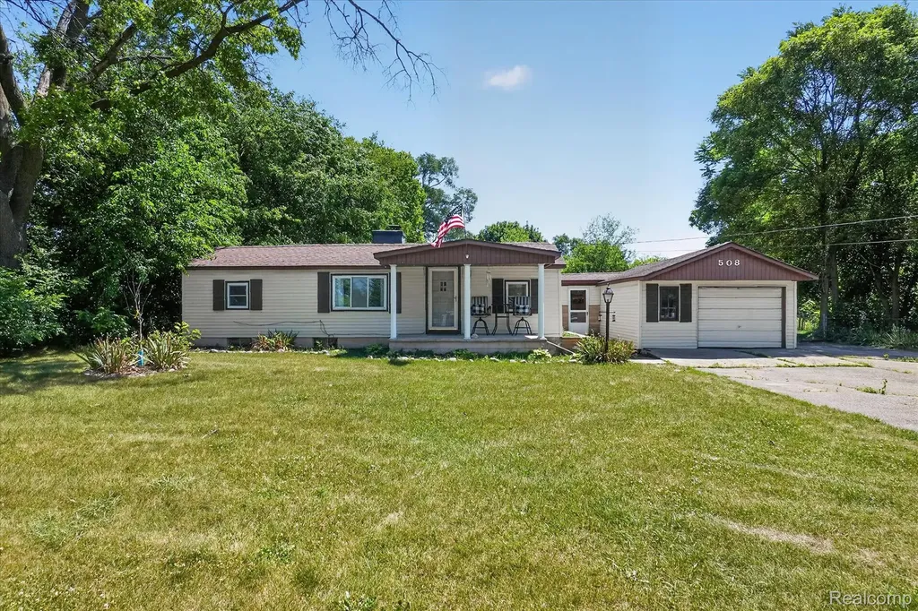 508 Deland Road Flushing City MI 48433