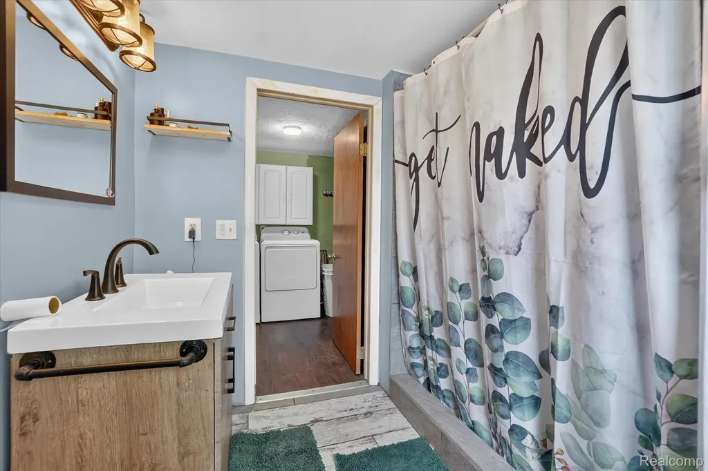 508 Deland Road Flushing City MI 48433