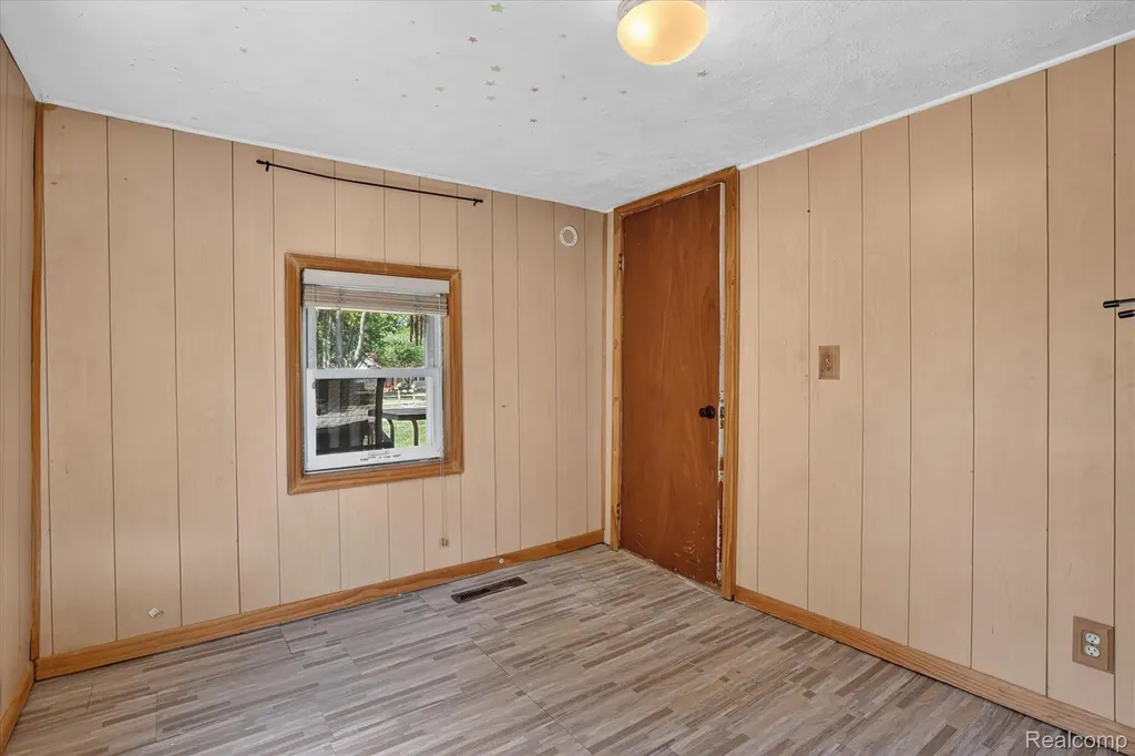 508 Deland Road Flushing City MI 48433