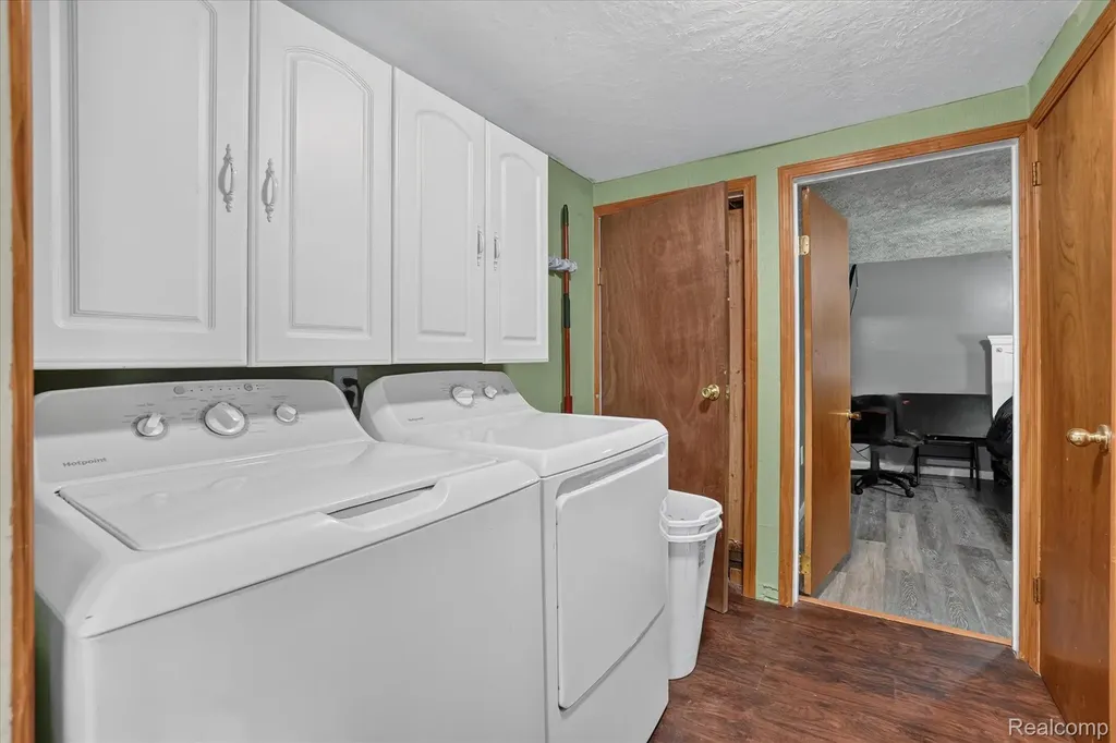 508 Deland Road Flushing City MI 48433