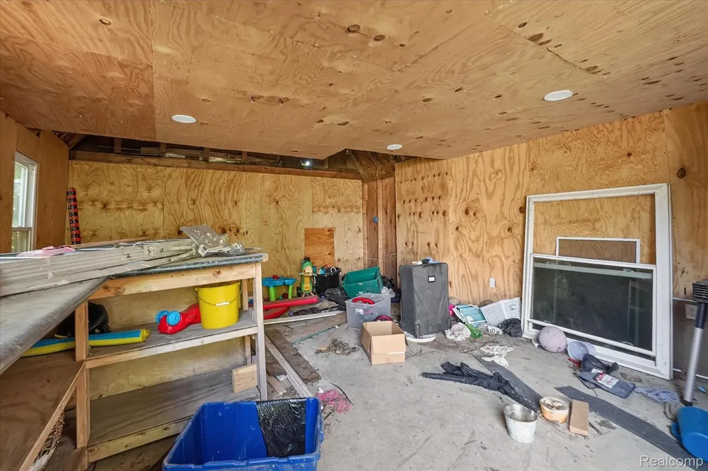 508 Deland Road Flushing City MI 48433