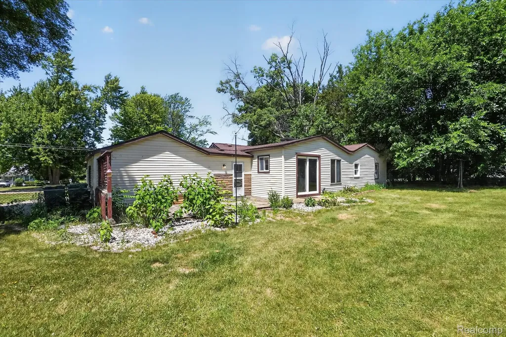 508 Deland Road Flushing City MI 48433