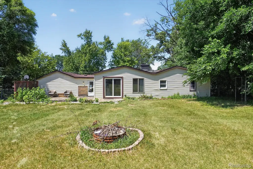 508 Deland Road Flushing City MI 48433