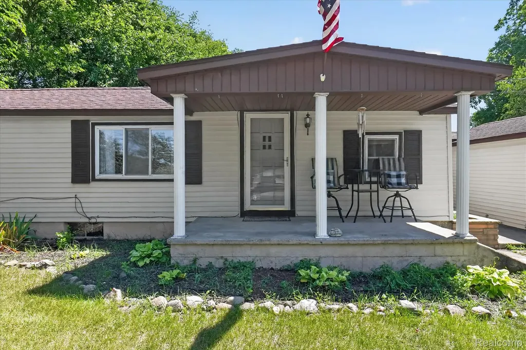 508 Deland Road Flushing City MI 48433
