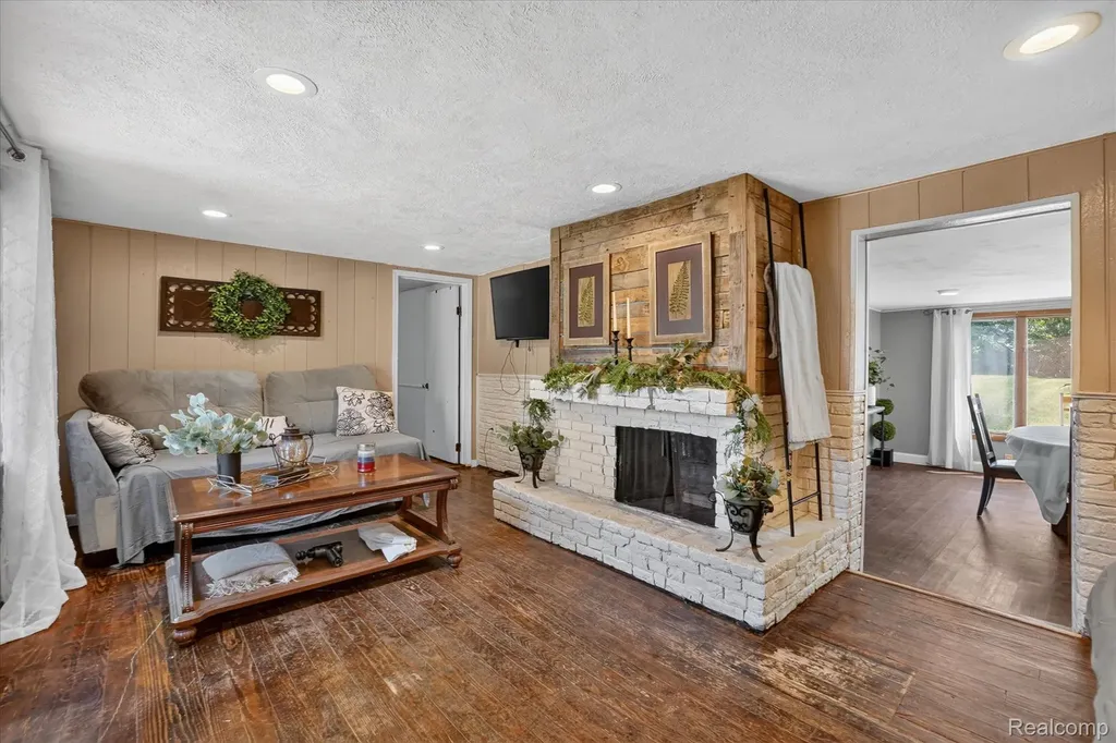 508 Deland Road Flushing City MI 48433