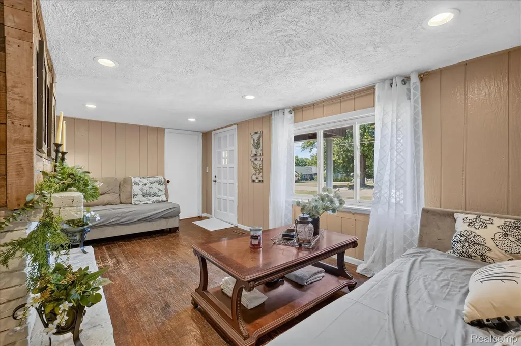 508 Deland Road Flushing City MI 48433