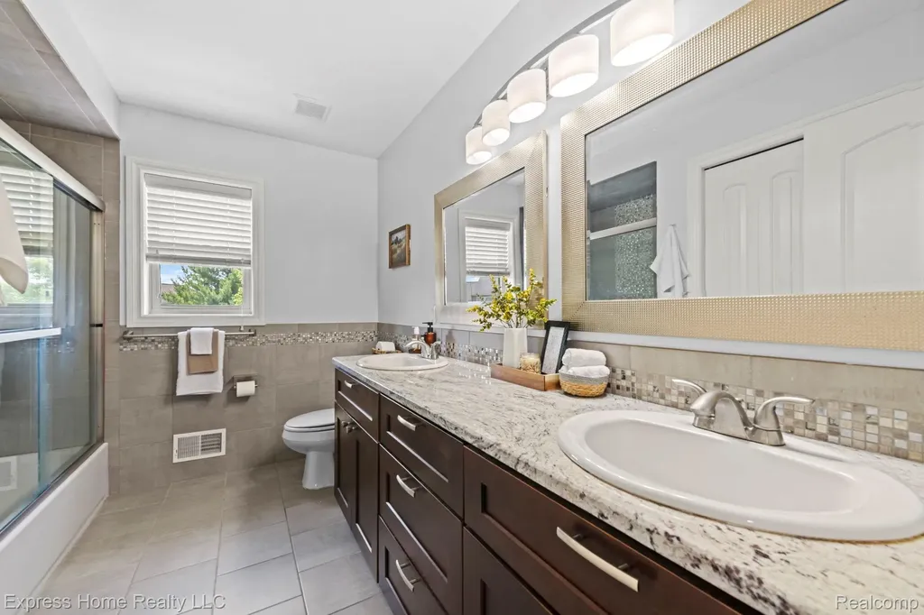 56713 Peach Tree Lane Macomb Township MI 48042