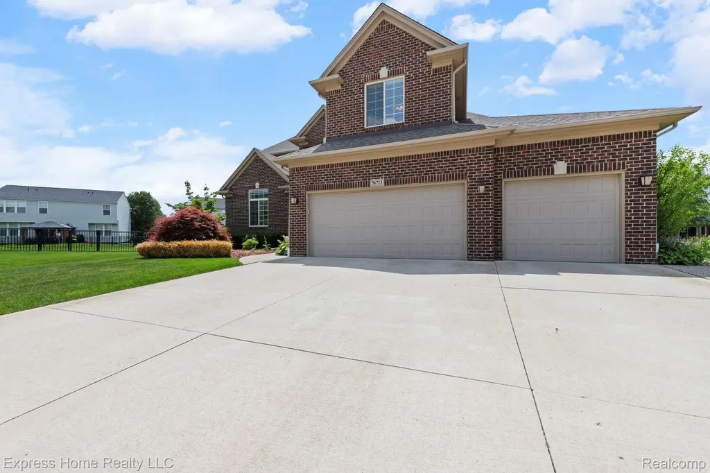 56713 Peach Tree Lane Macomb Township MI 48042