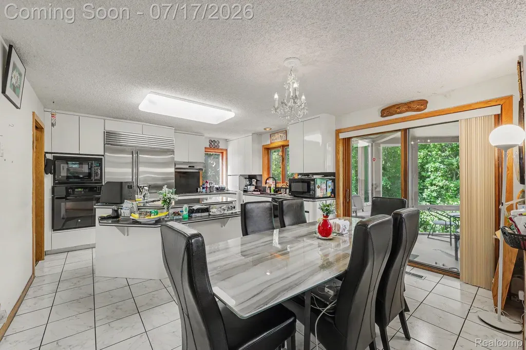 5685 Paint Valley Drive Rochester City MI 48306