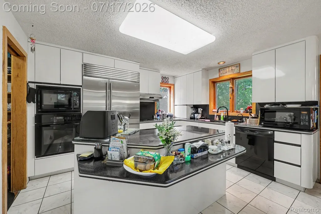 5685 Paint Valley Drive Rochester City MI 48306