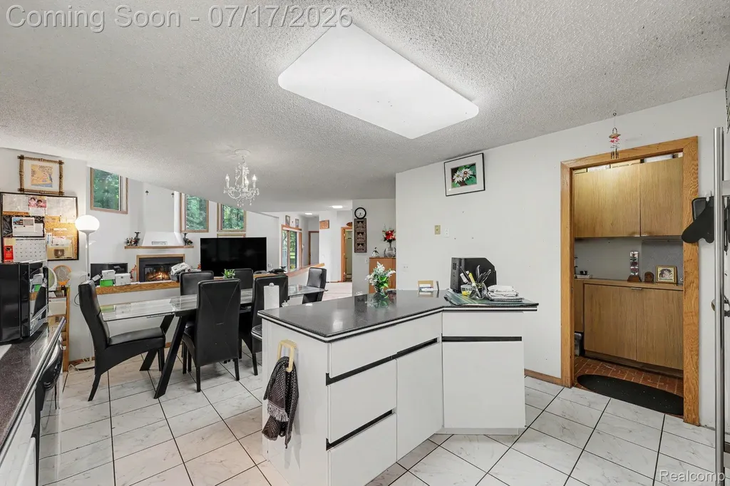 5685 Paint Valley Drive Rochester City MI 48306
