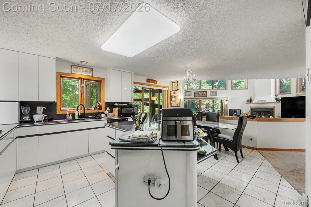 5685 Paint Valley Drive Rochester City MI 48306